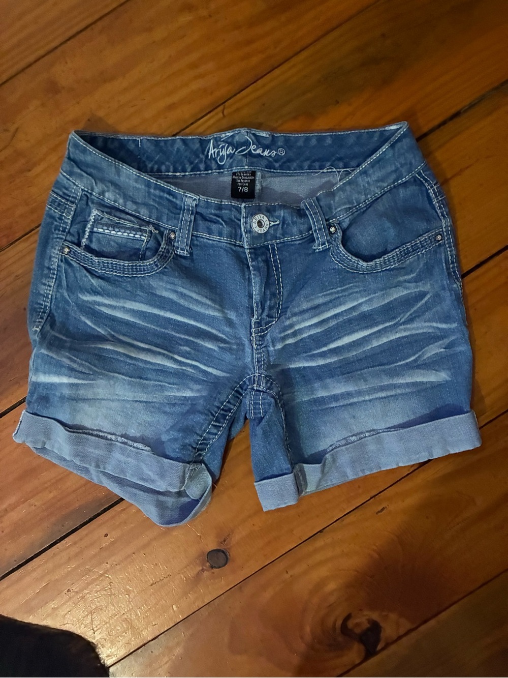 Y2K Women's Blue Denim Roll-Cuff Shorts 7/8 Stitch Accents
